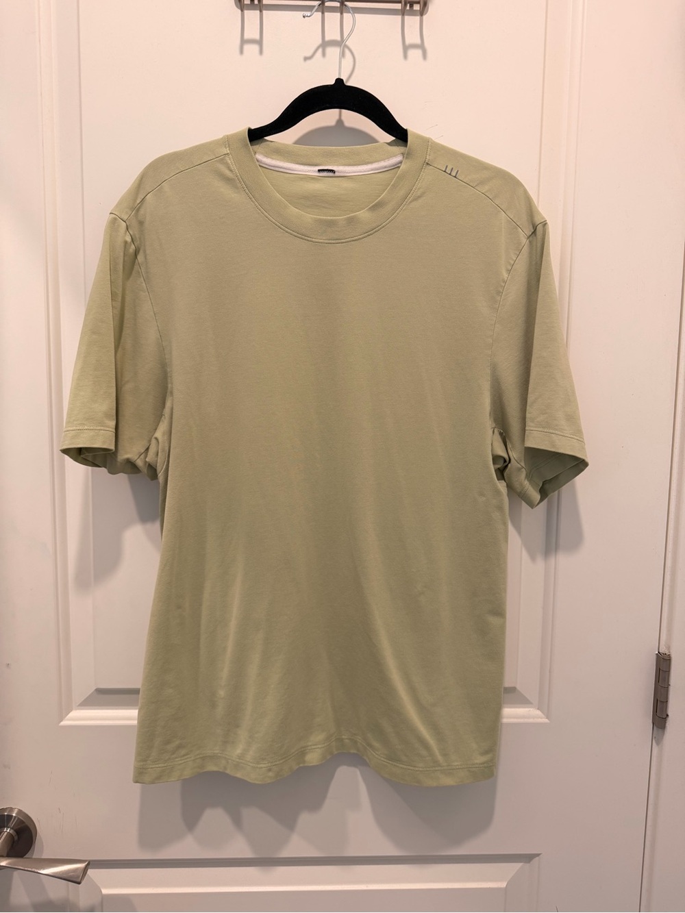 Lululemon Zeroed In Short-Sleeve Shirt Size L Green
Athletic Tee